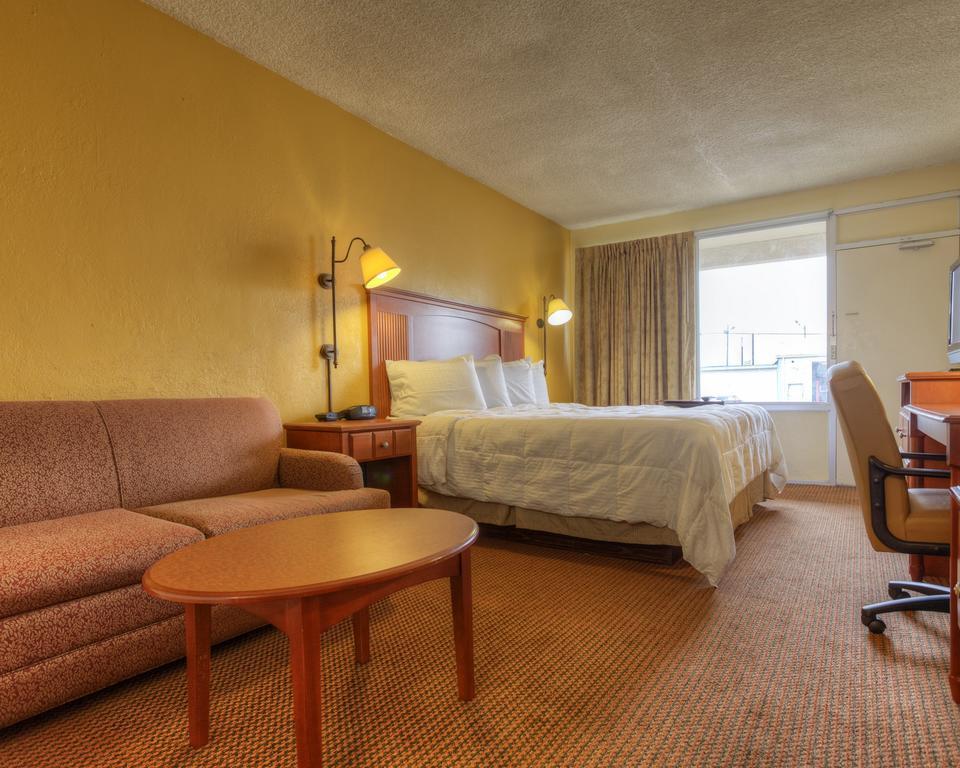 Econo Lodge Байрон Экстерьер фото