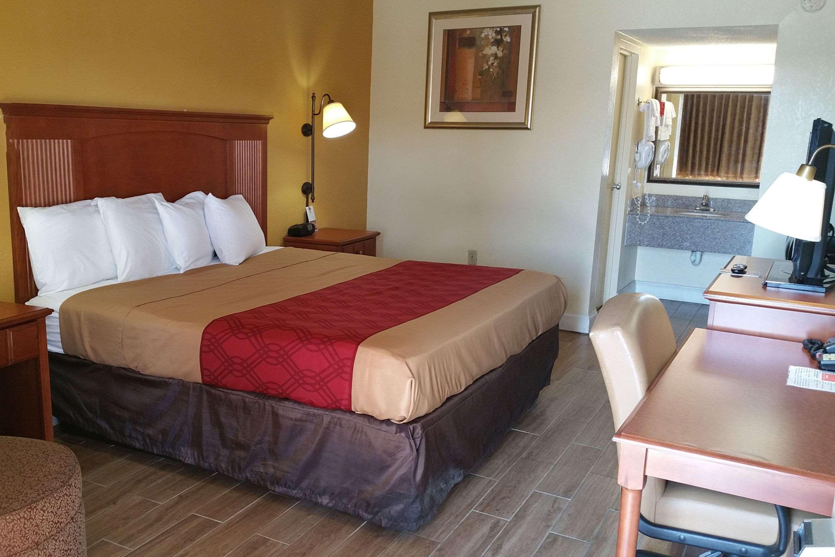 Econo Lodge Байрон Экстерьер фото