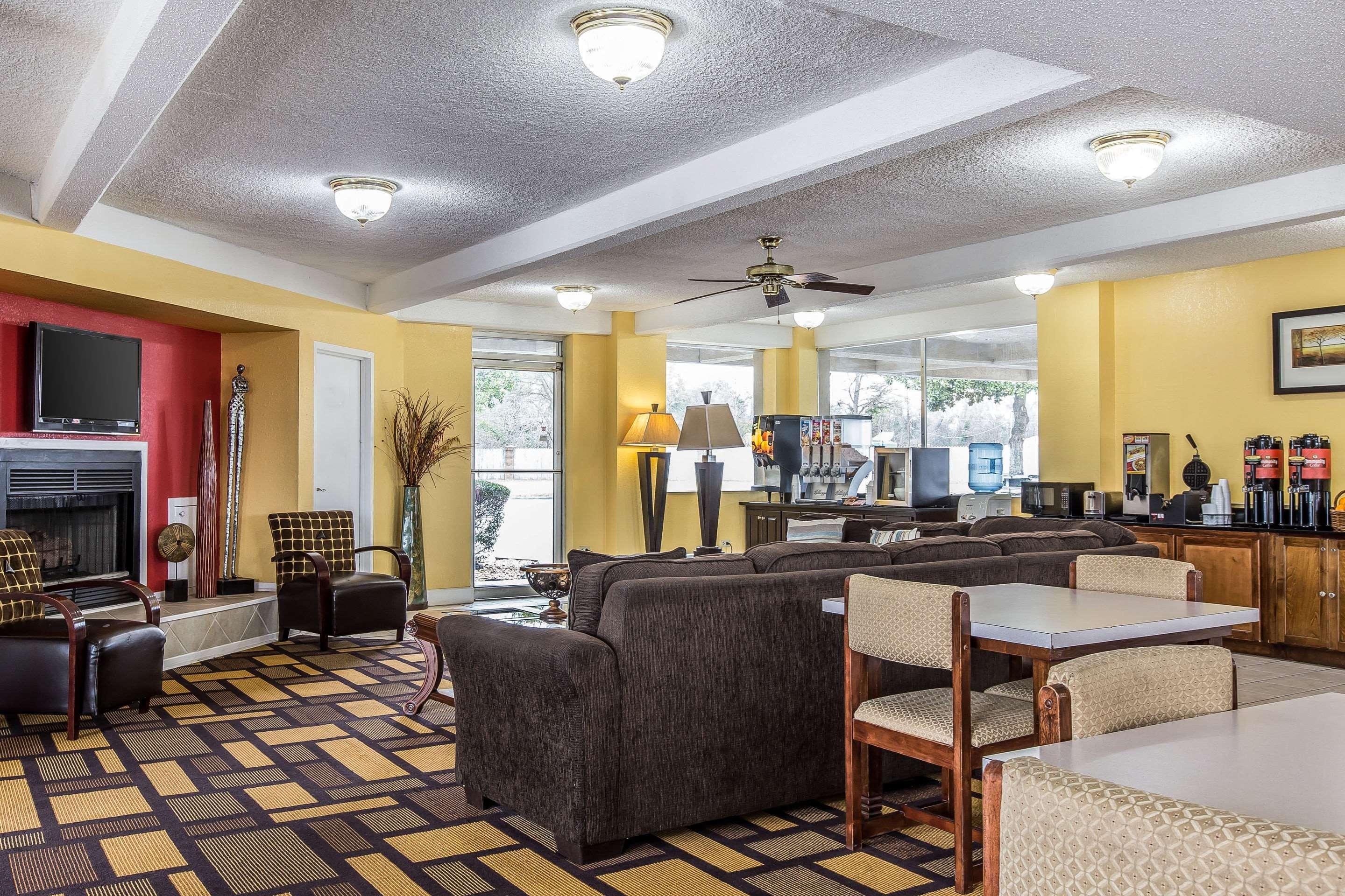 Econo Lodge Байрон Экстерьер фото